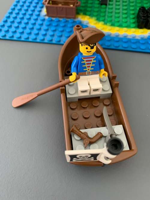 VINTAGE LEGO FORBIDDEN ISLAND- 1989 SET