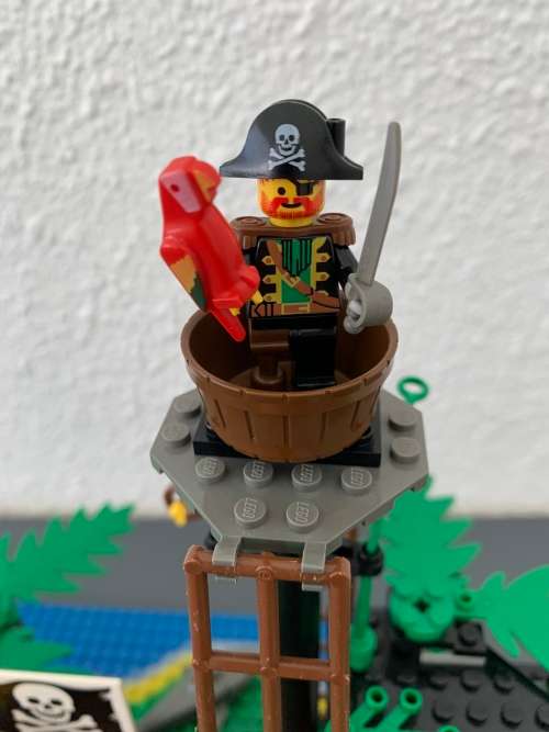 VINTAGE LEGO FORBIDDEN ISLAND- 1989 SET