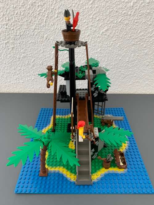 VINTAGE LEGO FORBIDDEN ISLAND- 1989 SET