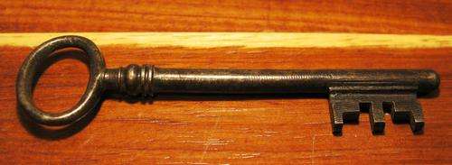ANTIQUE French metal KEY - 9,5cm long.