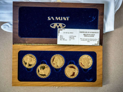 BIG FIVE Gold Medallion Set