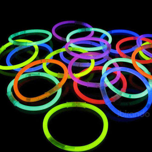 100 Glow Sticks and connectors in Mixed Colours