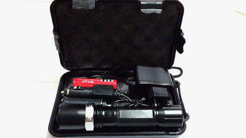 Cree LED 1200 Lumens Flashlight (Torch) + Carry case