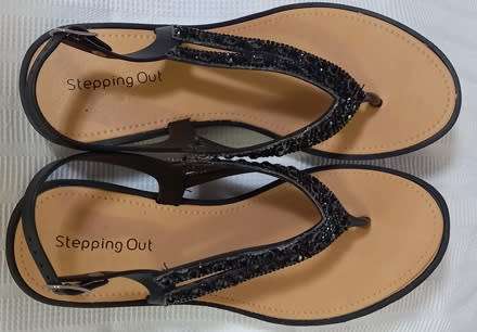 Ladies Black Sandals Comfort fit Like-New Size 5
