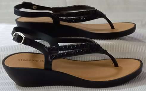 Ladies Black Sandals Comfort fit Like-New Size 5