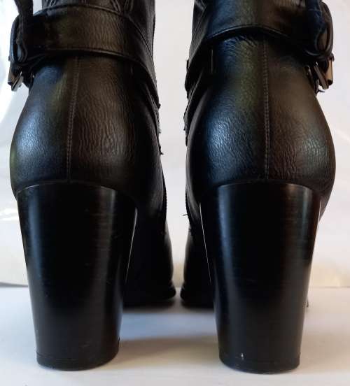Ladies Knee Height Boots With Block Heel - SA Size 5