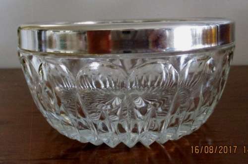 CRYSTAL BOWL WITH SILVER LINING