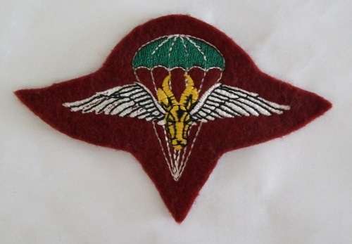 Beret badge - 1 Parachute Battalion - (2nd type without `SAI`) - post 1986 issue