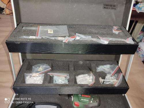 BOSCH PSR 1800LI-2 CORDLESS 18 VOLT DRILL WITH 2 BATTERIES, CHARGER, CARY CASE AND MORE. LIKE NEW.