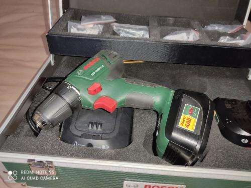 BOSCH PSR 1800LI-2 CORDLESS 18 VOLT DRILL WITH 2 BATTERIES, CHARGER, CARY CASE AND MORE. LIKE NEW.