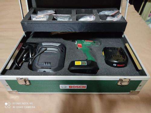 BOSCH PSR 1800LI-2 CORDLESS 18 VOLT DRILL WITH 2 BATTERIES, CHARGER, CARY CASE AND MORE. LIKE NEW.