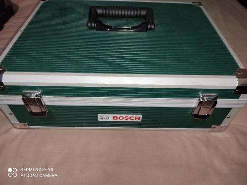 BOSCH PSR 1800LI-2 CORDLESS 18 VOLT DRILL WITH 2 BATTERIES, CHARGER, CARY CASE AND MORE. LIKE NEW.