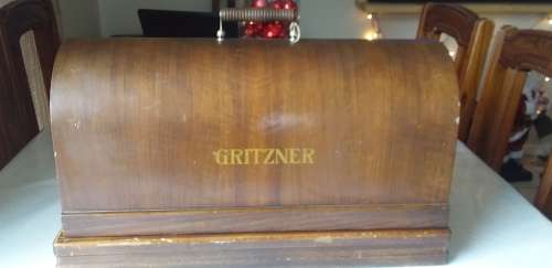 Antique/ vintageGritzner vibrating shuttle sewing Machine