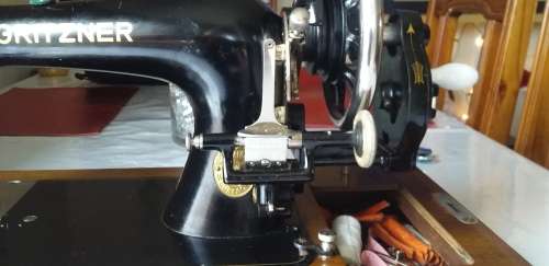Antique/ vintageGritzner vibrating shuttle sewing Machine