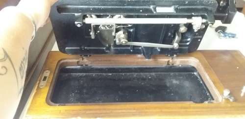 Antique/ vintageGritzner vibrating shuttle sewing Machine