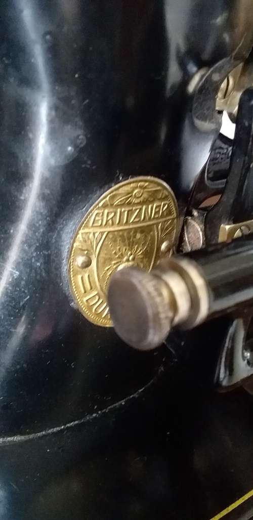 Antique/ vintageGritzner vibrating shuttle sewing Machine