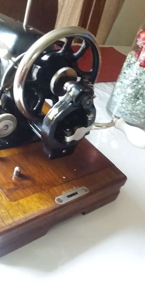 Antique/ vintageGritzner vibrating shuttle sewing Machine