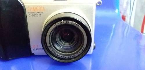 Olympus  Digital camera C-2020 z