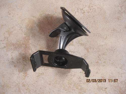GARMIN SUCTION MOUNT AND HOLDER.