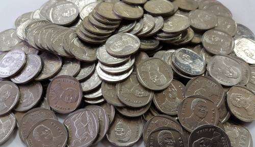 100 X Year 2000 'Smiley' Mandela R5.00 coins!!!!  Bid per coin!!! (MINIMUM OF 10 COINS)