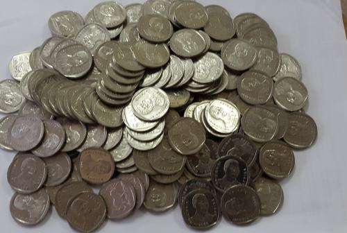 100 X Year 2000 'Smiley' Mandela R5.00 coins!!!!  Bid per coin!!! (MINIMUM OF 10 COINS)