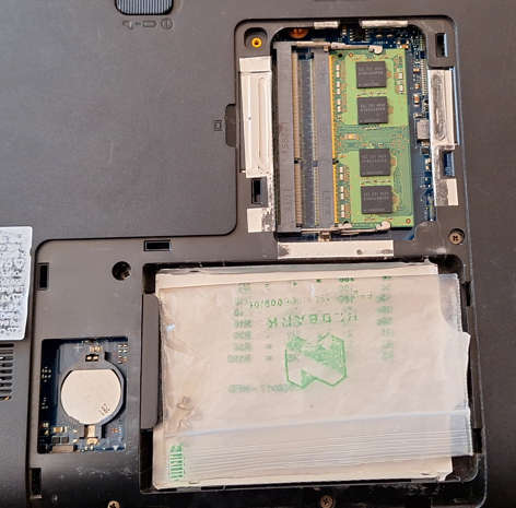 Toshiba Satellite C850 - Core i3 Laptop - Selling for spares or repairs.