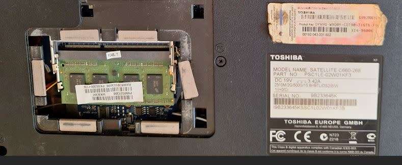 Toshiba Satellite C660 Laptop - Selling for spares or repairs.