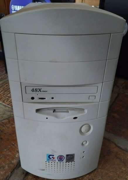 Vintage PC Pentum II 450mHz, 64MB RAM, 3.5GB HDD