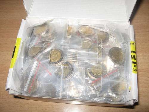 BOX OF 200 SARB 90th ANNIVERSARY R5 COINS