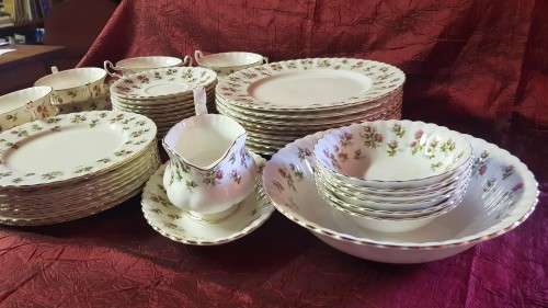 A Royal Albert Winsome dinner service