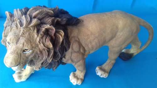 LARGE CAST RESIN  LION