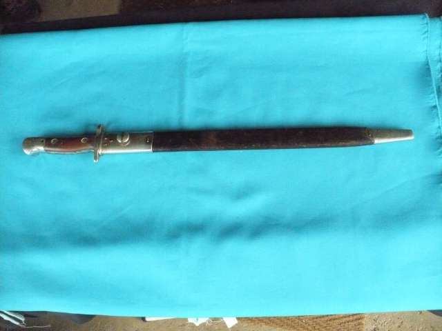 BAYONET IN LEATHER & METAL SCABBARD