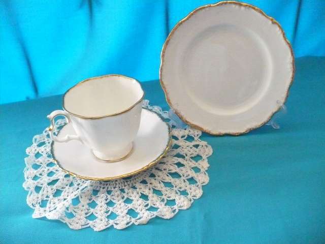 ROYAL ALBERT "SNOW QUEEN" TRIO