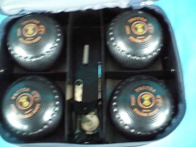 DIMPLES  BOWLS  "DRAKES PRIDE PROTEA" IN BAG