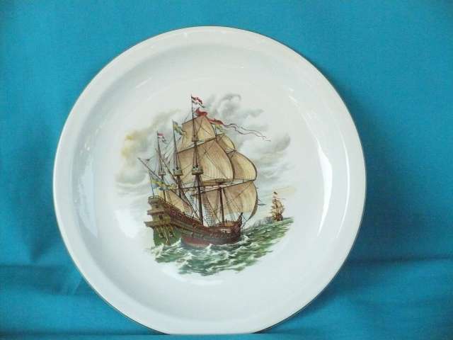 CERAMIC WALL PLATE WITH SAILING SHIP