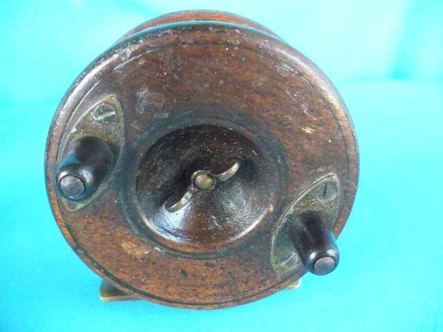 VINTAGE  "ALLCOCK" WOOD & BRAS STRAP BACK  FLY FISHING REEL