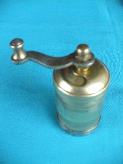 VINTAGE BRASS PEPPER GRINDER