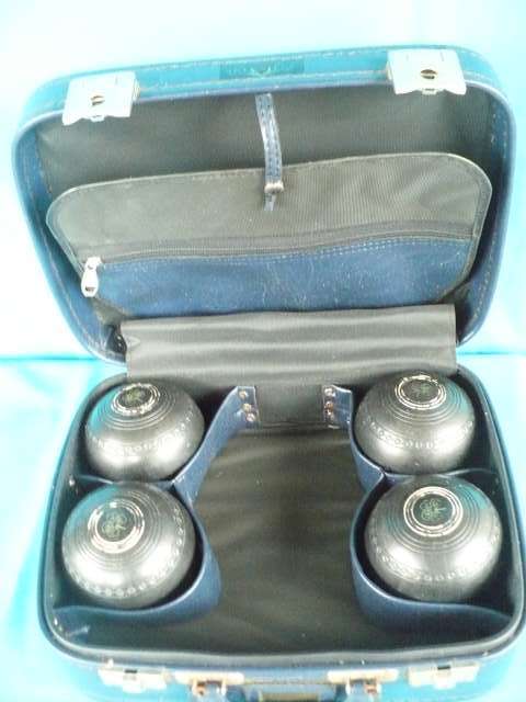 SET OF 4 HENSELITE DIMPLES BOWLS  SIZE 1