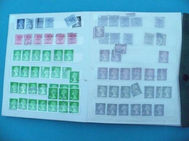 SMALL ALBUM WITH BRITISH STAMPS
