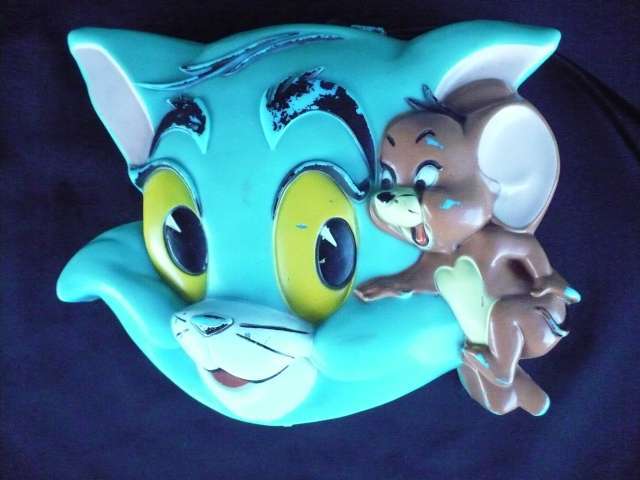 VINTAGE TOM & JERRY PORTABLE RADIO