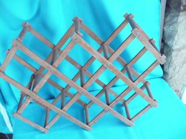 FOLDABLE WOODEN WINE RACK HOLDS 10 BOTTLES