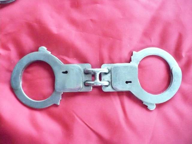 OLD HANDCUFFS  NO KEY