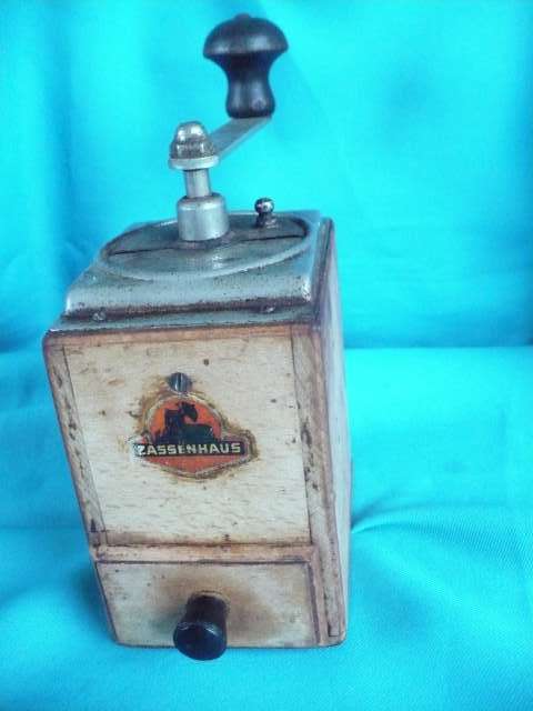 VINTAGE   ZASSENHAUS COFFEE GRINDER