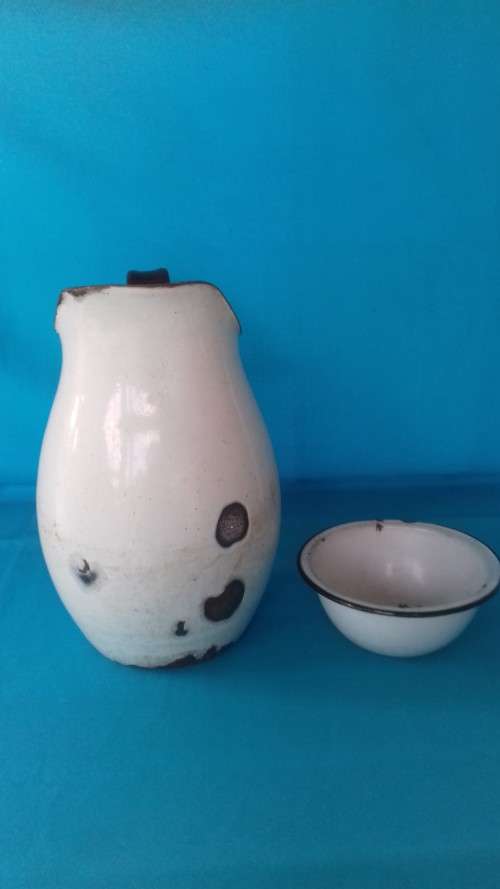 LARGE WHITE  ENAMEL JUG+ SMALL ENAMEL BOWL