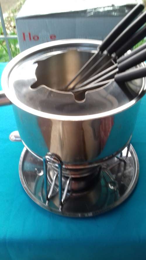 STAINLESS STEEL FONDUE SET  COMPLETE  NOT USED  COLOUR CODED  6  FORKS