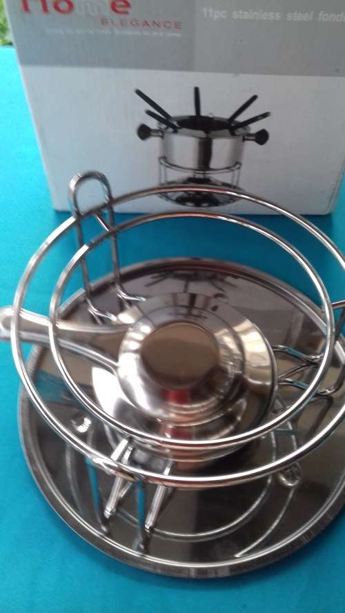 STAINLESS STEEL FONDUE SET  COMPLETE  NOT USED  COLOUR CODED  6  FORKS