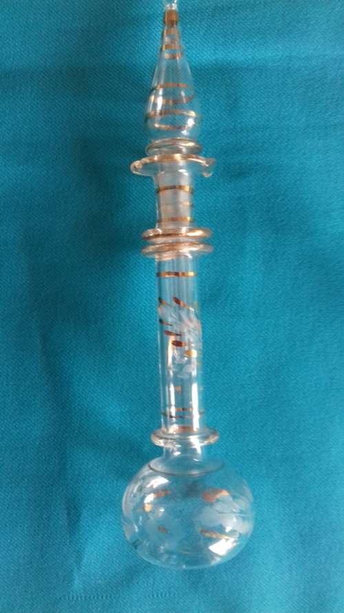 PRETTY GLASS PERFUME BOTTLE