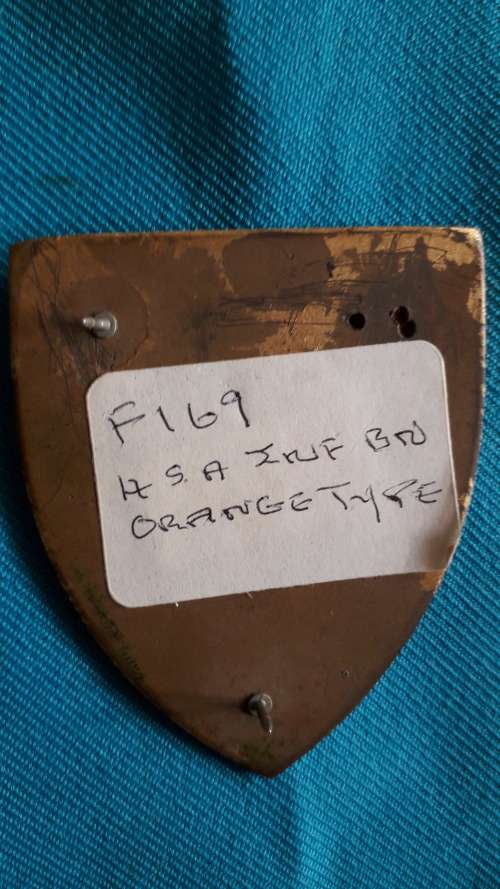 SADF METAL FLASH   '4 SA INFANTRY BATTALION '  ORANGE  2 PINS