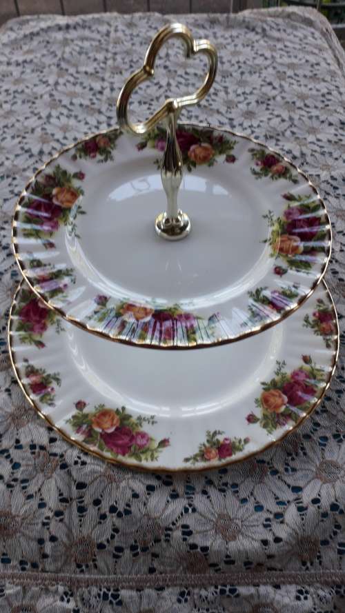 2 TIER ROYAL ALBERT "OLD COUNTRY ROSES" CAKE  STAND