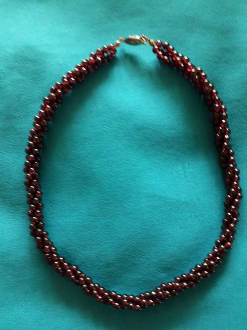 RED GARNET 3 STRAND   BEAD TWISTED  ROPE STYLE NECKLACE 48CM